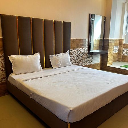 Hotels7Apple Mahoba Eksteriør billede