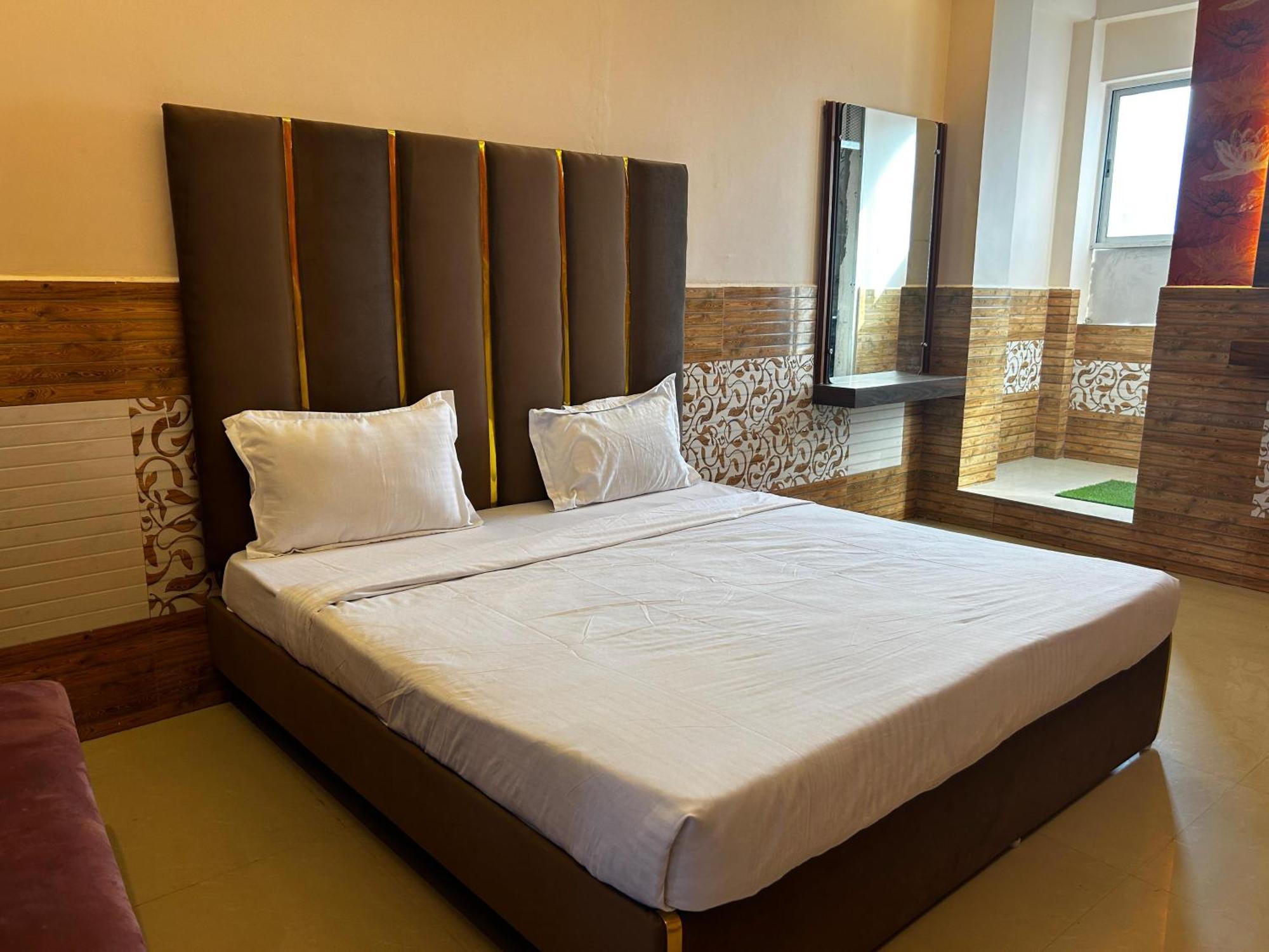 Hotels7Apple Mahoba Eksteriør billede