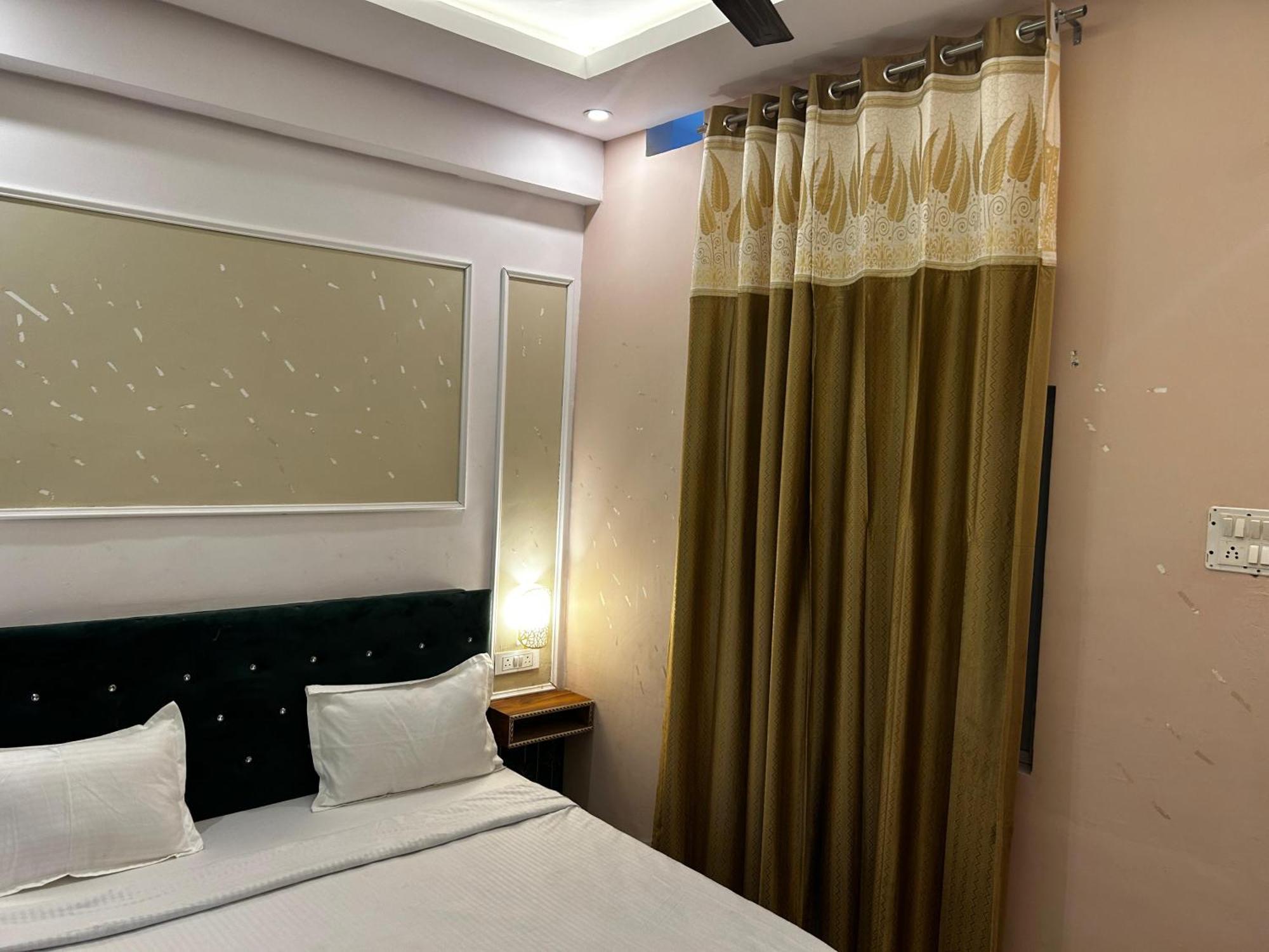 Hotels7Apple Mahoba Eksteriør billede